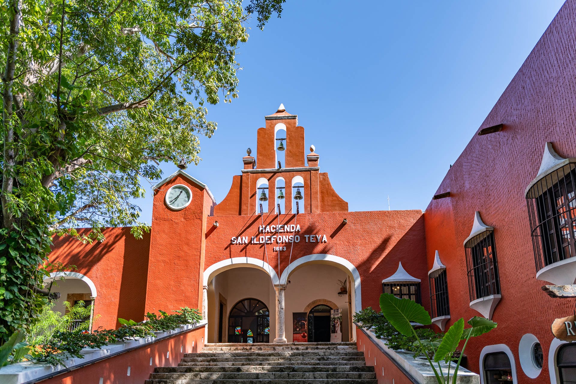 Die Front der Hacienda San Ildefonso Teya