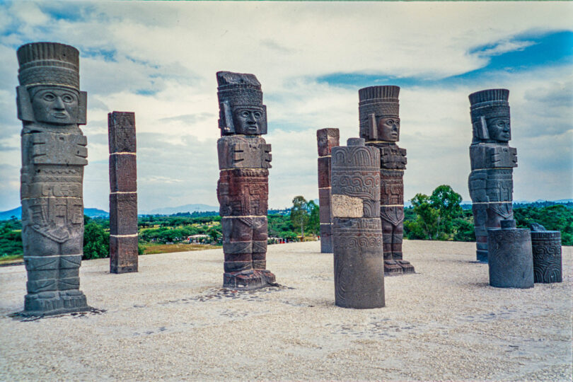 Atlanten von Tula - Steinriesen, Toltekenstadt und die Vegetation des Mezquital-Tals